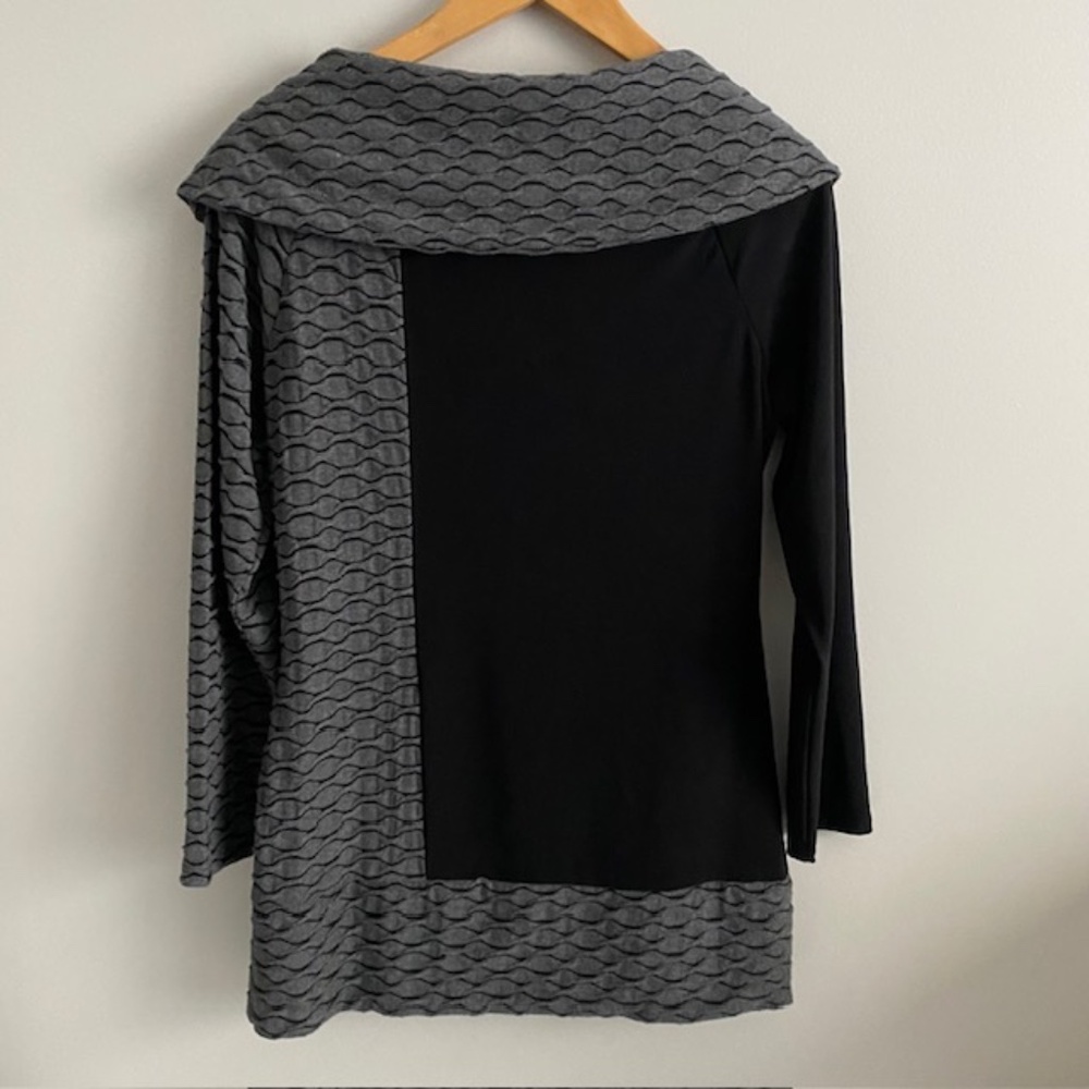 Frank Lyman Black and Gray Cowl Neck Sweater with Unique Two-Tone Design Size 12 - Picture 4 of 6